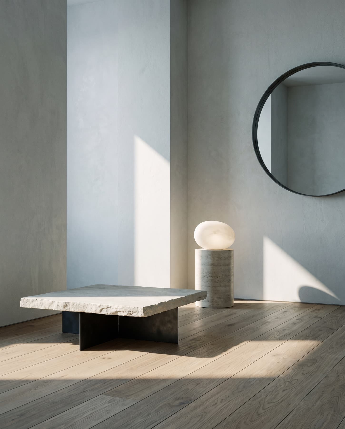 Table basse à plateau de pierre et lampe d'albâtre dans une pièce vide aux murs de plâtre